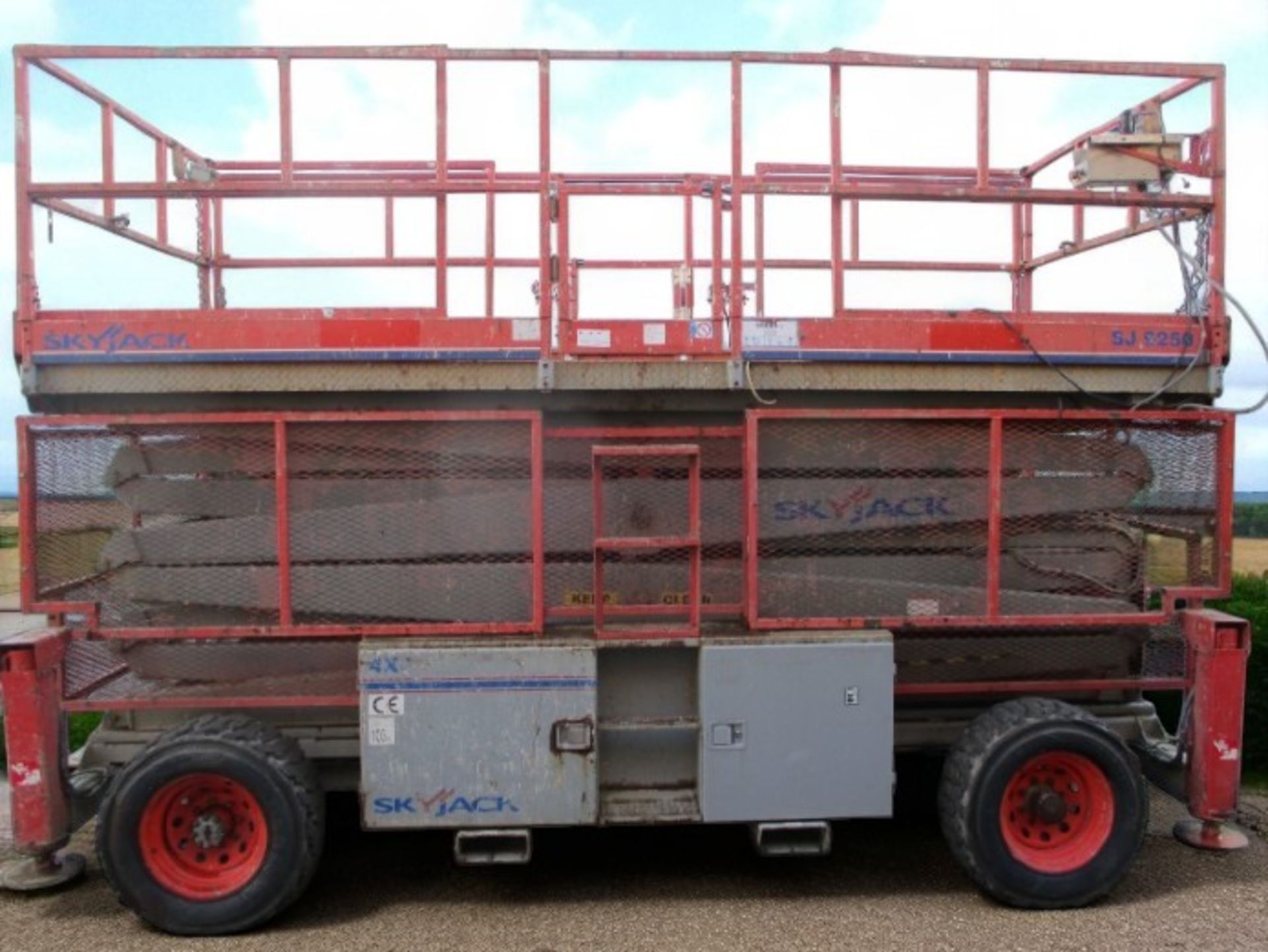 2007 SKYJACK SJ9250 SCISSOR LIFT - Image 6 of 13