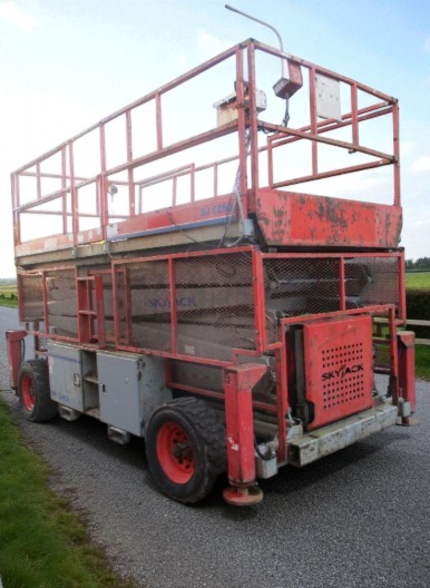 2007 SKYJACK SJ9250 SCISSOR LIFT - Image 13 of 13
