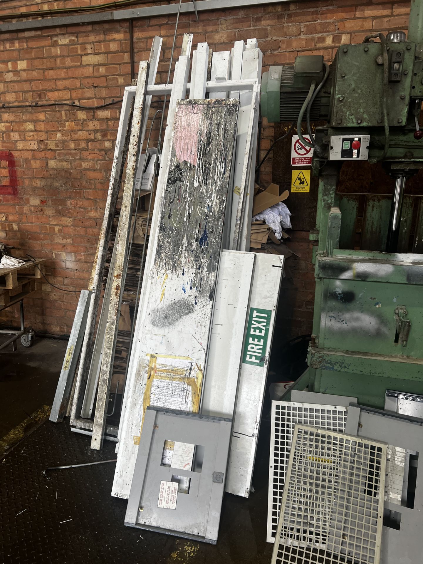 DALBY PAINT MIXING ROOM - Image 3 of 11