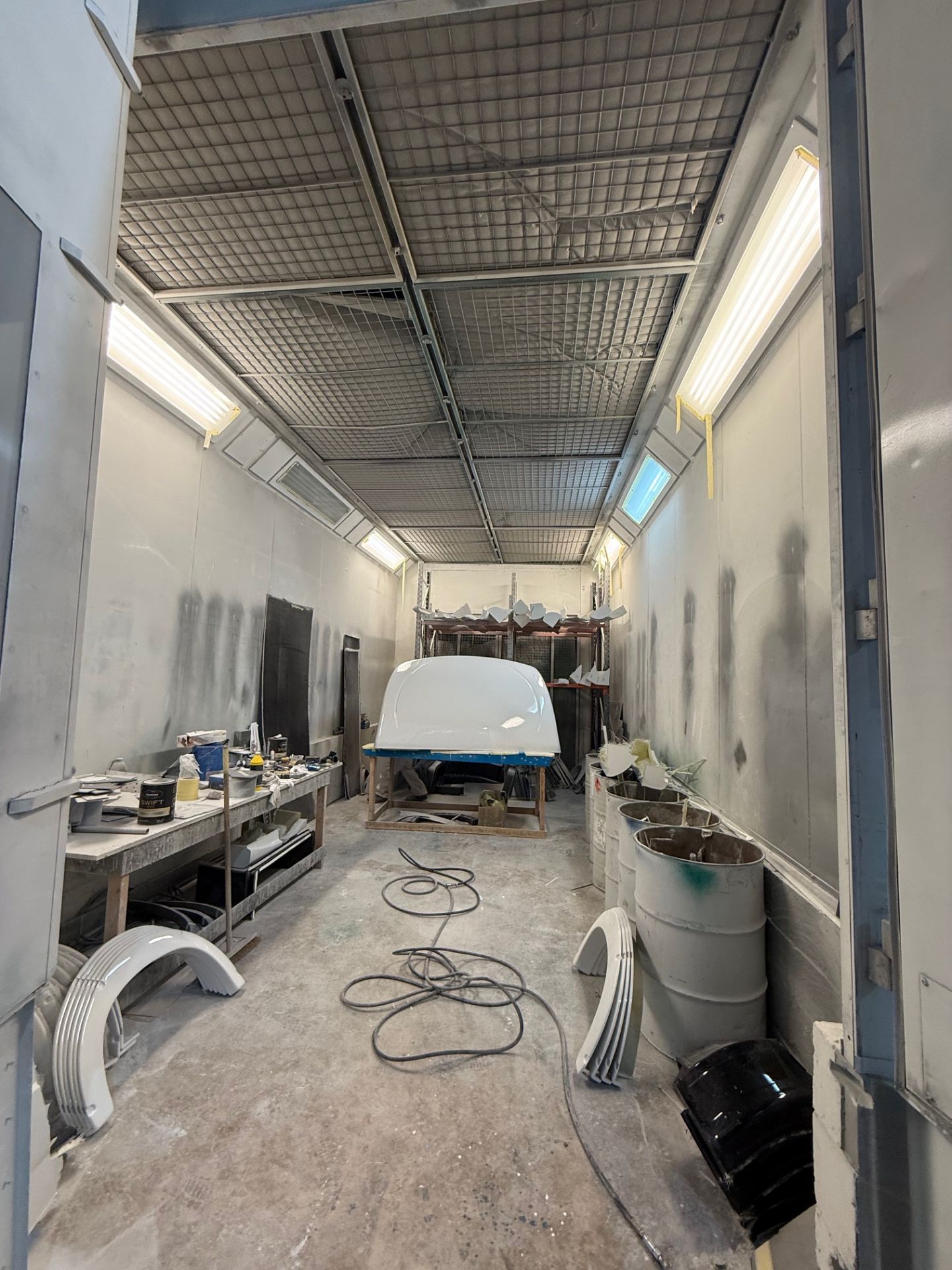 DALBY HI GENESIS COMMERCIAL SPRAY BOOTH MEASURING APPROX 9M X 4.5M - Image 4 of 7