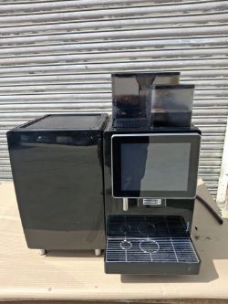 FRANKE A800 COFFEE MACHINE, BEAN TO CUP COFFEE MACHINE WITH MILK FRIDGE