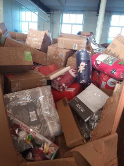 CHRISTMAS JOBLOT PALLET OVER 200+ ITEMS - MIX OF NEW SOME RETURNS
