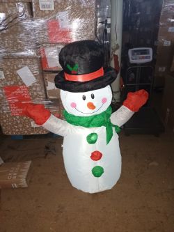 CHRISTMAS DECORATIONS, INFLATABLES AND TREES SOME NEW SOME RETURNS DECORATIONS JOBLOT
