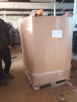 GIANT PALLET FULL OF CHRISTMAS DECORATIONS JOBLOT - CUSTOMER RETURNS