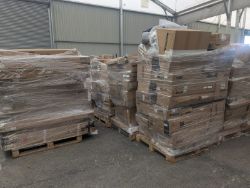CHRISTMAS PALLETS OF STOCK & AMAZON CUSTOMER RETURNS TO CLEAR - TREES & DECORATIONS! Ends -Thurs 4th Dec 11am
