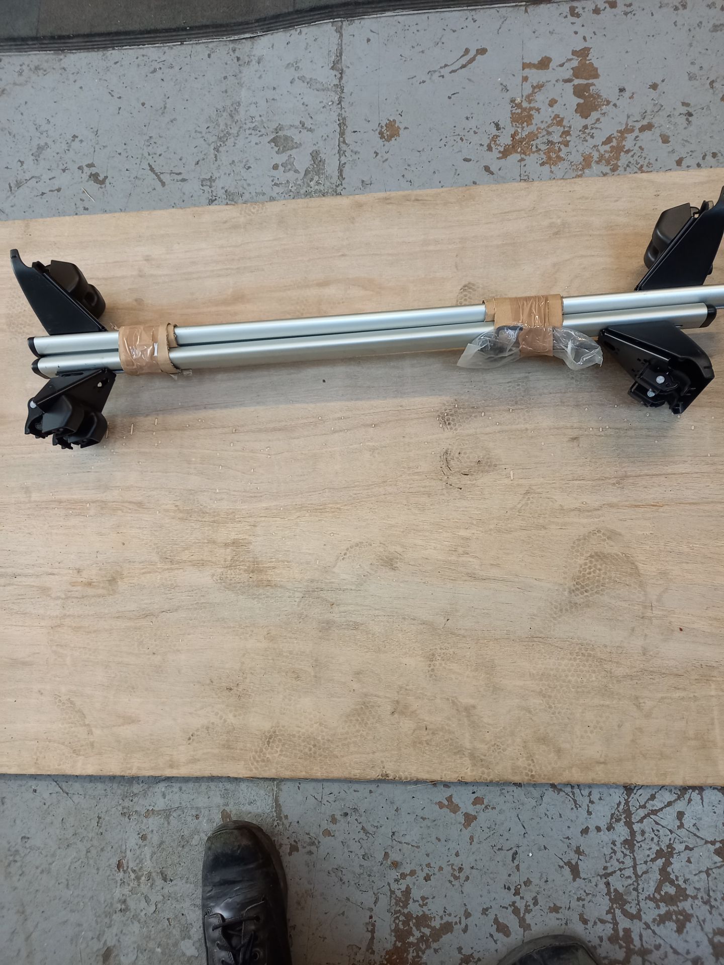 44 X NEW GENUINE OE HYUNDAI + VAUXHALL ROOF BAR KITS STARTING PRICE IS THE RESERVE PRICE - Image 9 of 13