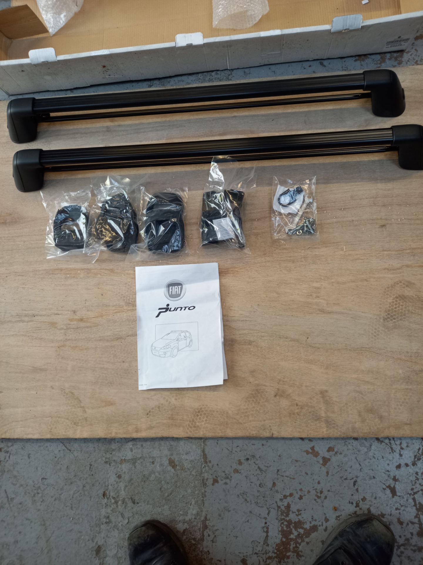 44 X NEW GENUINE OE HYUNDAI + VAUXHALL ROOF BAR KITS STARTING PRICE IS THE RESERVE PRICE - Image 5 of 13