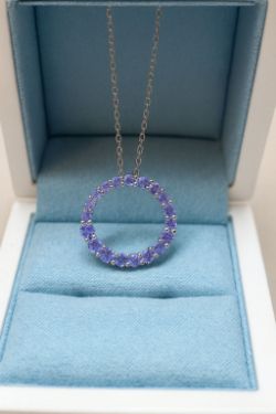 18CT WHITE GOLD TANZANITE PENDANT