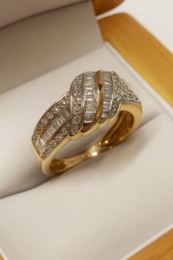 0.50CT DIAMOND CLUSTER RING 18CT YELLOW GOLD. SIZE L INSURANCE VALUE CERTIFICATED £1590
