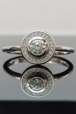 0.35CT DIAMOND ENGAGEMENT RING / DRESS/9CT WHITE GOLD SIZE O INSURANCE VALUE CERTIFICATED £1390