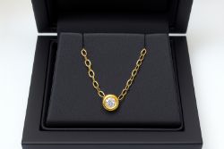 BRILLIANT CUT .25 DIAMOND PENDANT IN 9CT YELLOW GOLD + GIFT BOX WITH VALUATION CERTIFICATE OF £1,795
