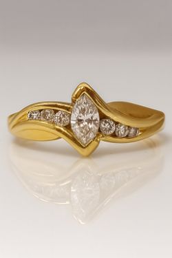 MARQUISE & ROUND DIAMOND RING 14CT YELLOW GOLD SIZEJ INSURANCE VALUE CERTIFICATED £2290