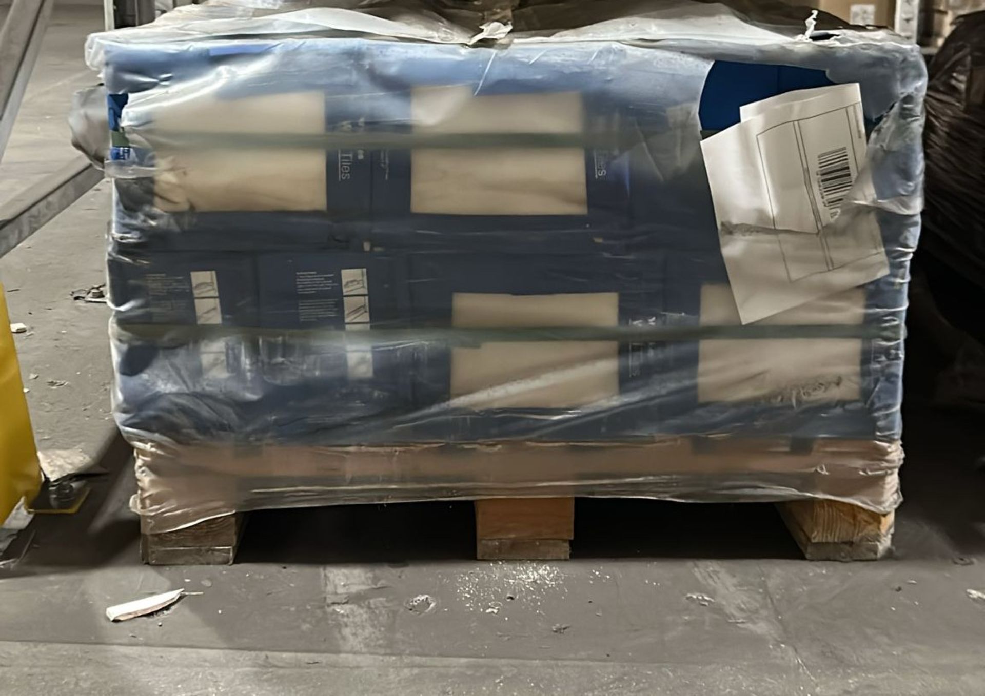 50 BXS WICKES FLORINA BEIGE MARBLE EFFECT WALL TILES 20X25CM. - Image 2 of 2