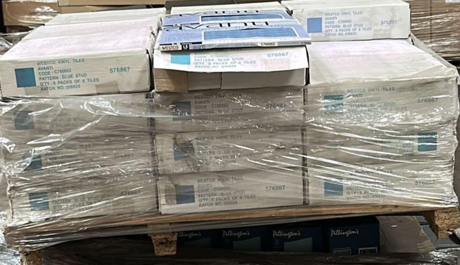 272 PACKS WESTCO AVANTI VINYL DESIGNER FLOOR TILES BLUE RAISED STUD 305X305X1.5MM - Image 3 of 3