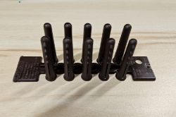 10 BOXES OF PLASPLUGS HEAVY DUTY SOLID WALL FIXING DARK BROWN 10 PLUGS PER STRIP (NO PACKAGING)