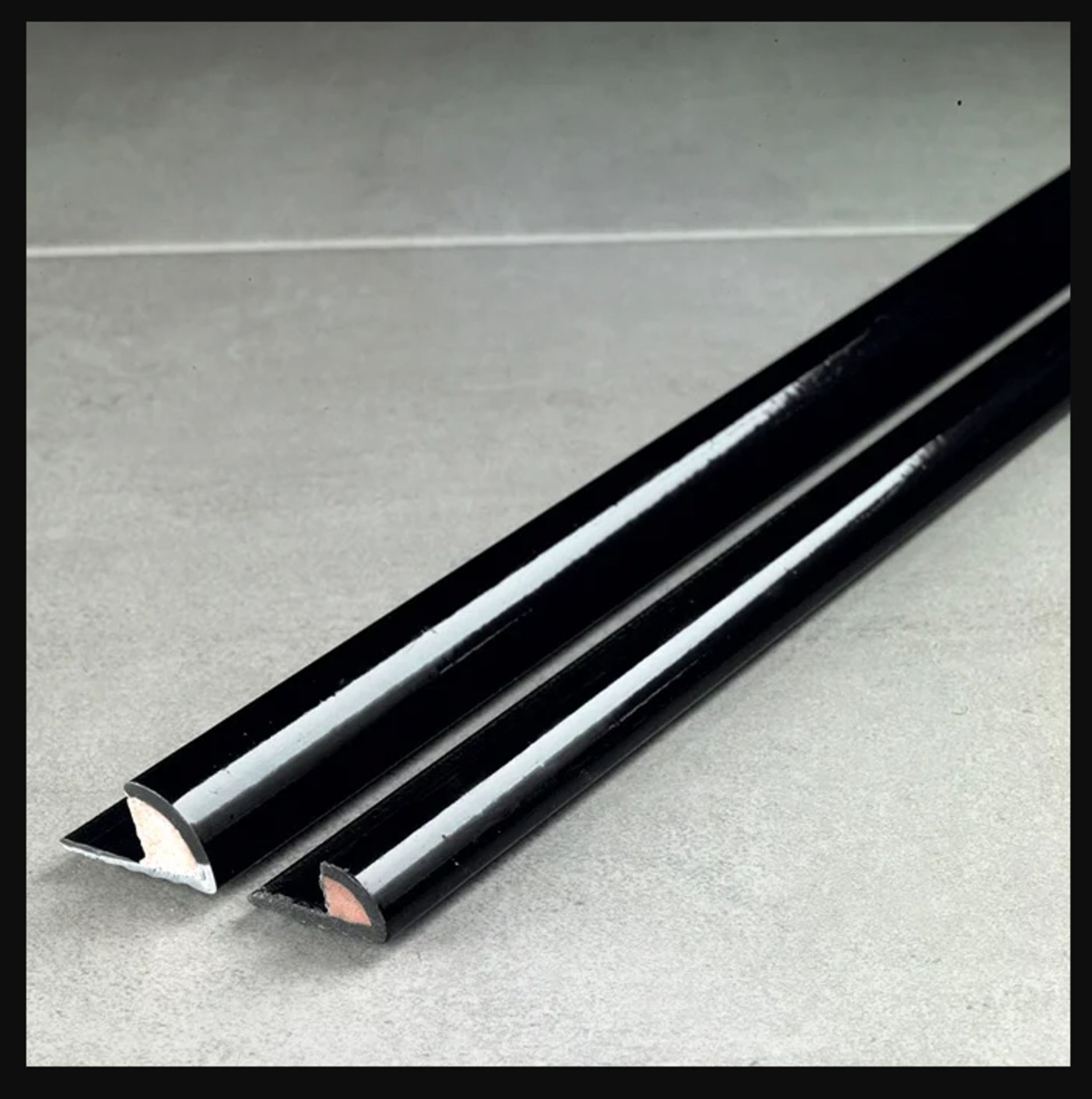 146 X ULTRA SHINE BLACK 12MM R.E.TRIM LENGTH 2.44M