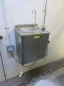 Stainless steel wall mounted water fountain, 400 x 420 x height 500mm