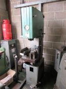 Hydraulic vertical press, approx 20 ton capacity, table size 14" x 12" Please note: A ‘point of
