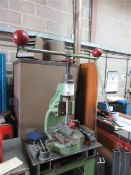 Norton 3DB hand screw fly press with handle & counter weights, mounted on stand Please note: A ‘