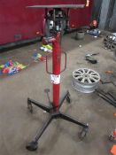 Unbranded 500kg transmission jack LOLER: This lot has no record of Thorough Examination. The