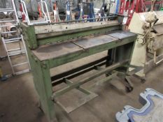 Foot operated mobile guillotine shear, bed size 50"