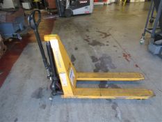 Challenger 1000kgs high lift pallet truck, lift height - 800mm, serial no. G404649 LOLER: This lot