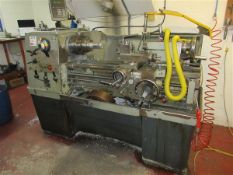 Colchester Triumph 2000 gap bed lathe with DRO S/N: 6/0042/34357 Center height: 195mm Diameter: