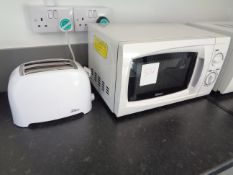 Igenix microwave oven and a Fine Elements toaster Please Note this lot is located at Unit 2, Milland