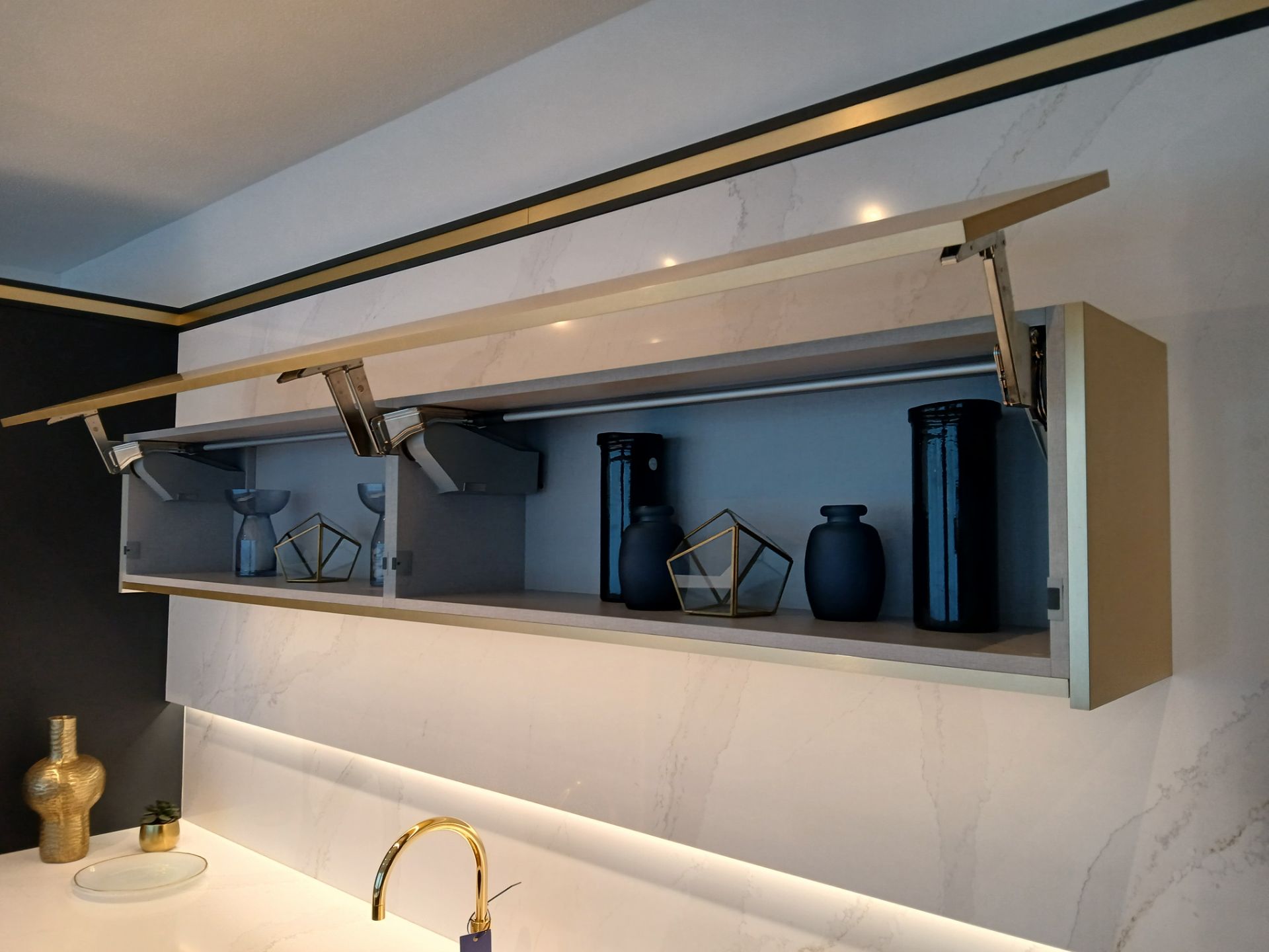 Contemporary L shaped kitchen unit comprising larder, retractable shelving, Siemens warming - Image 19 of 21