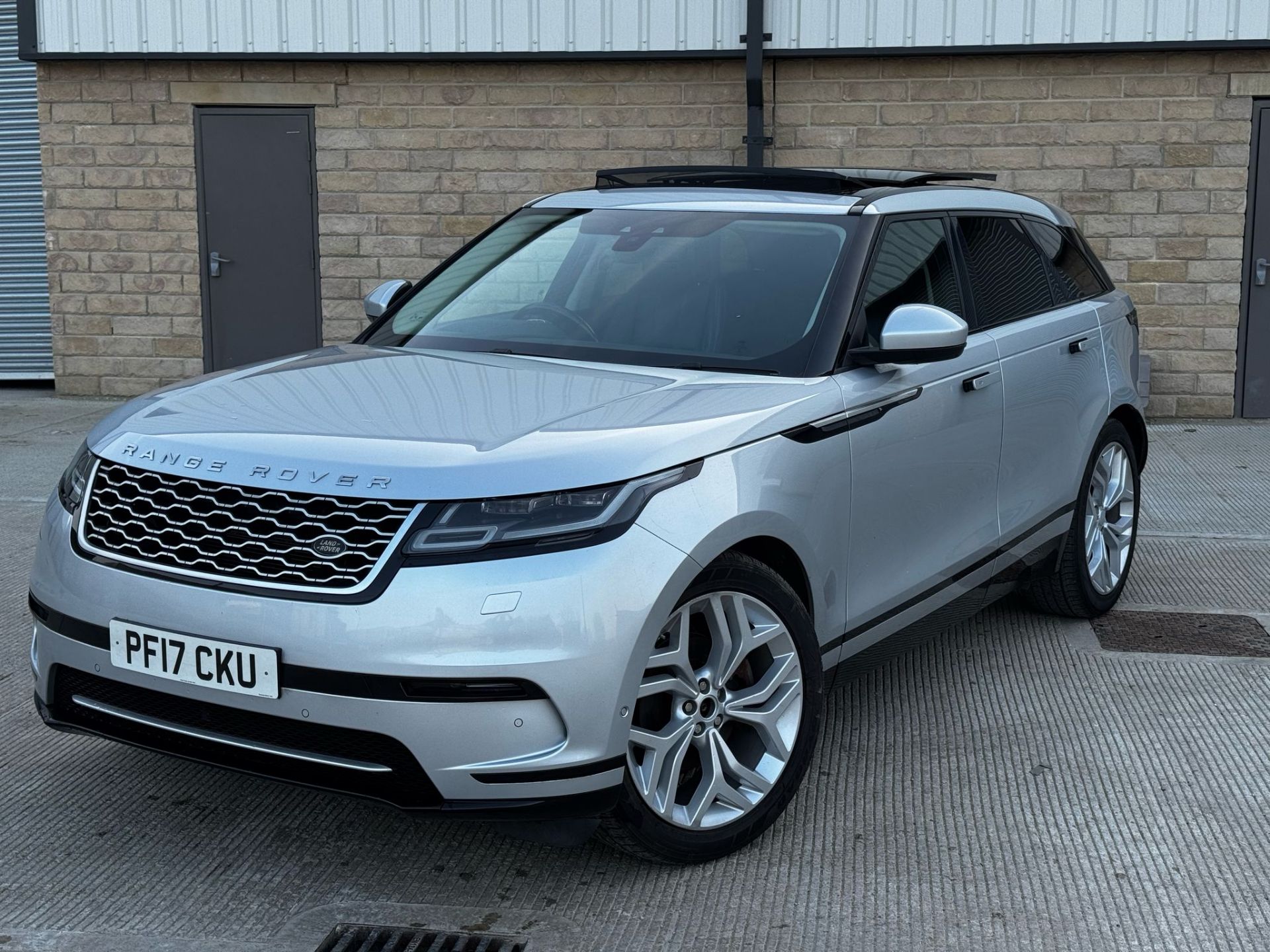 Range Rover velar se D240, Massage seats , Heated & Cooling seats ...