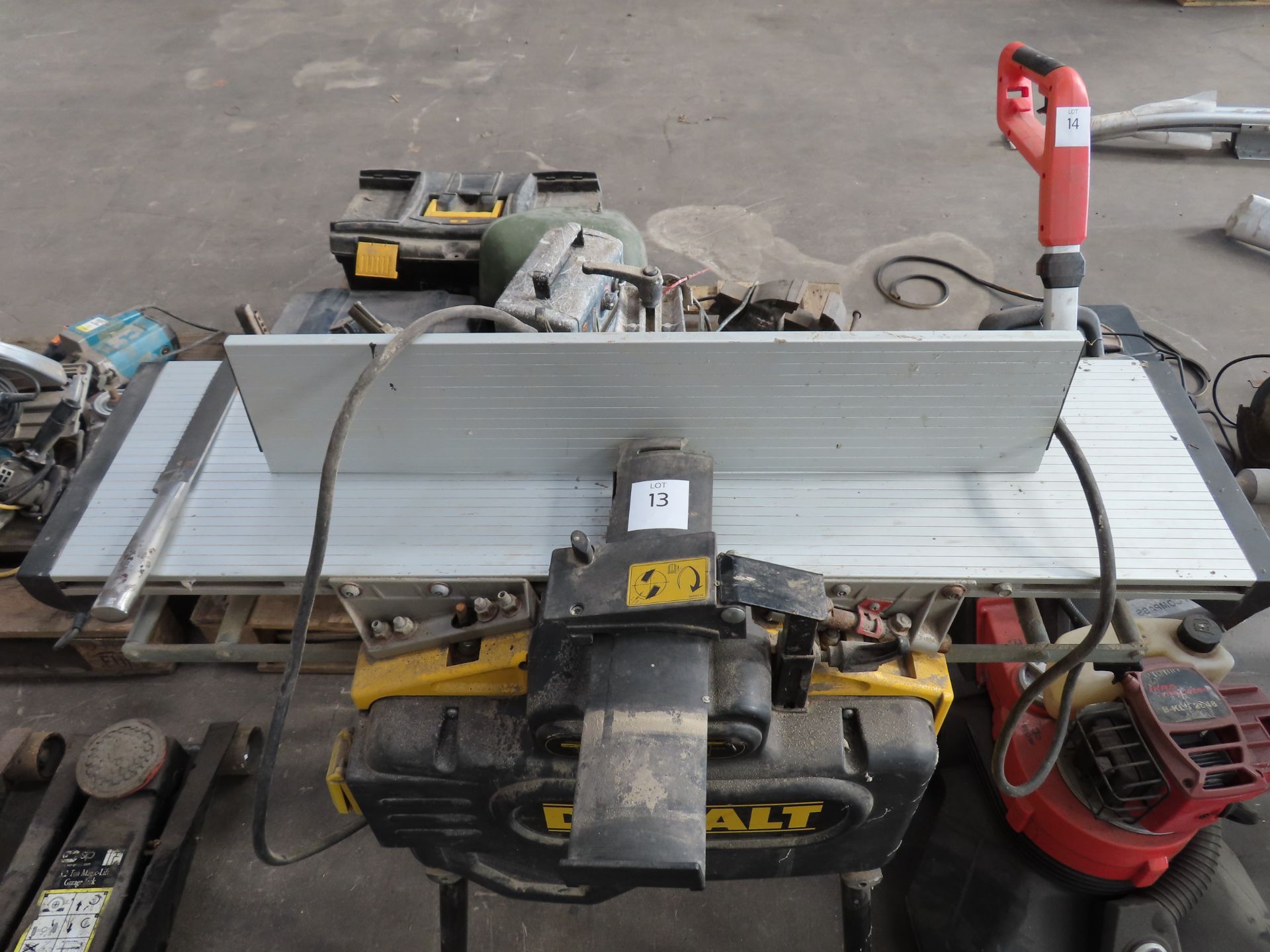 DEWALT D27300 Planer Thicknesser - Image 3 of 5