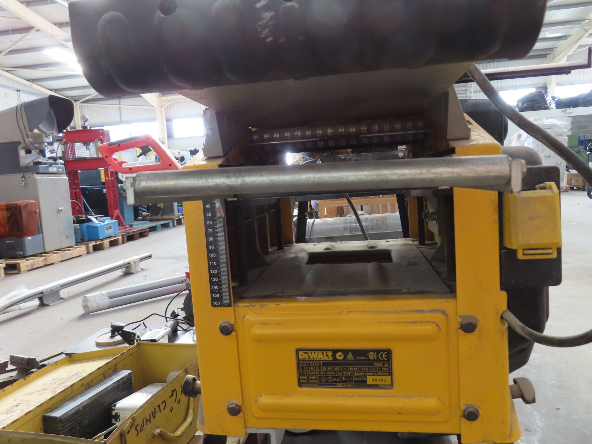 DEWALT D27300 Planer Thicknesser - Image 4 of 5