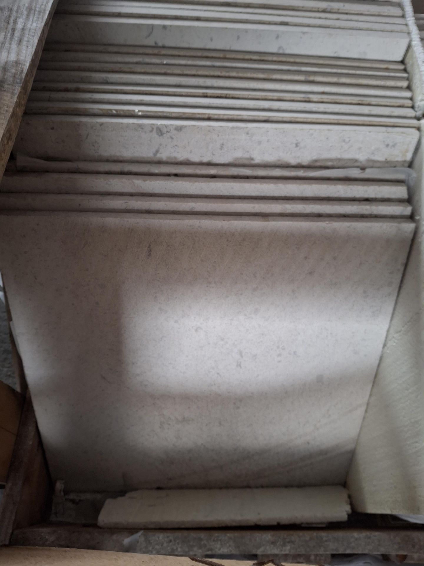Portuguese Limestone; Pallet of 14 SQM; 400mm x 400mm x 15mm tiles; 88 Pieces - Lift out fee - £ - Image 2 of 4