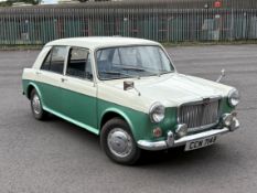 1964 MG 1100 Saloon in two tone cream and green