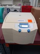 Sigma 2-5 Centrifuge