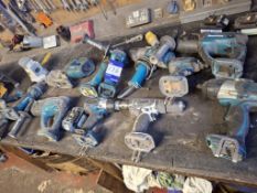 Qty Makita power tools including 2 hammer drills, 3 drills, 2 impact drivers, 2 grinders, multitool,