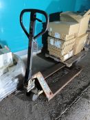 Crown pedestrian pallet truck