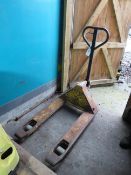 Lansing 2000kg capacity pedestrian pallet truck