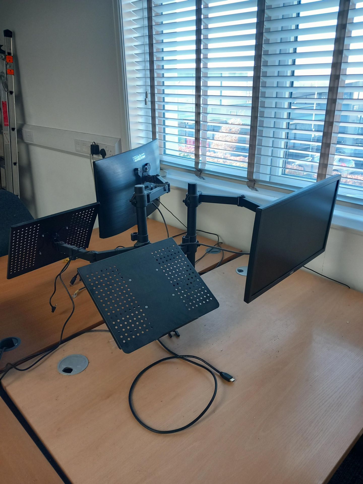 2 x Adjustable monitor brackets with 2 x monitors and laptop stands - Image 2 of 2