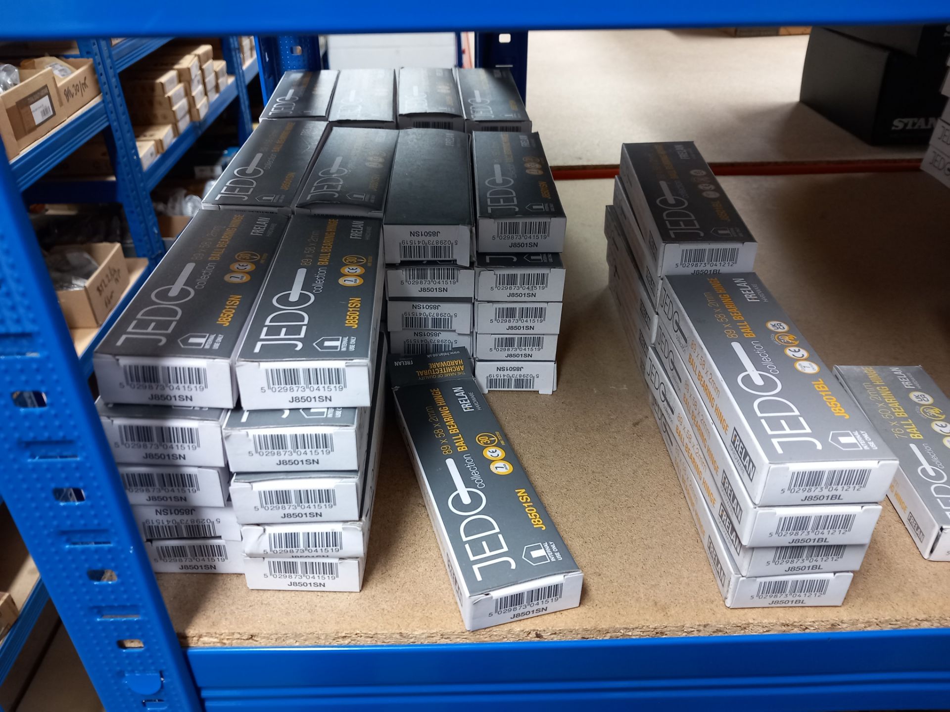 Assortment of hinges to include butt hinges in various sizes and finishes from Zoo hardware, - Image 6 of 10