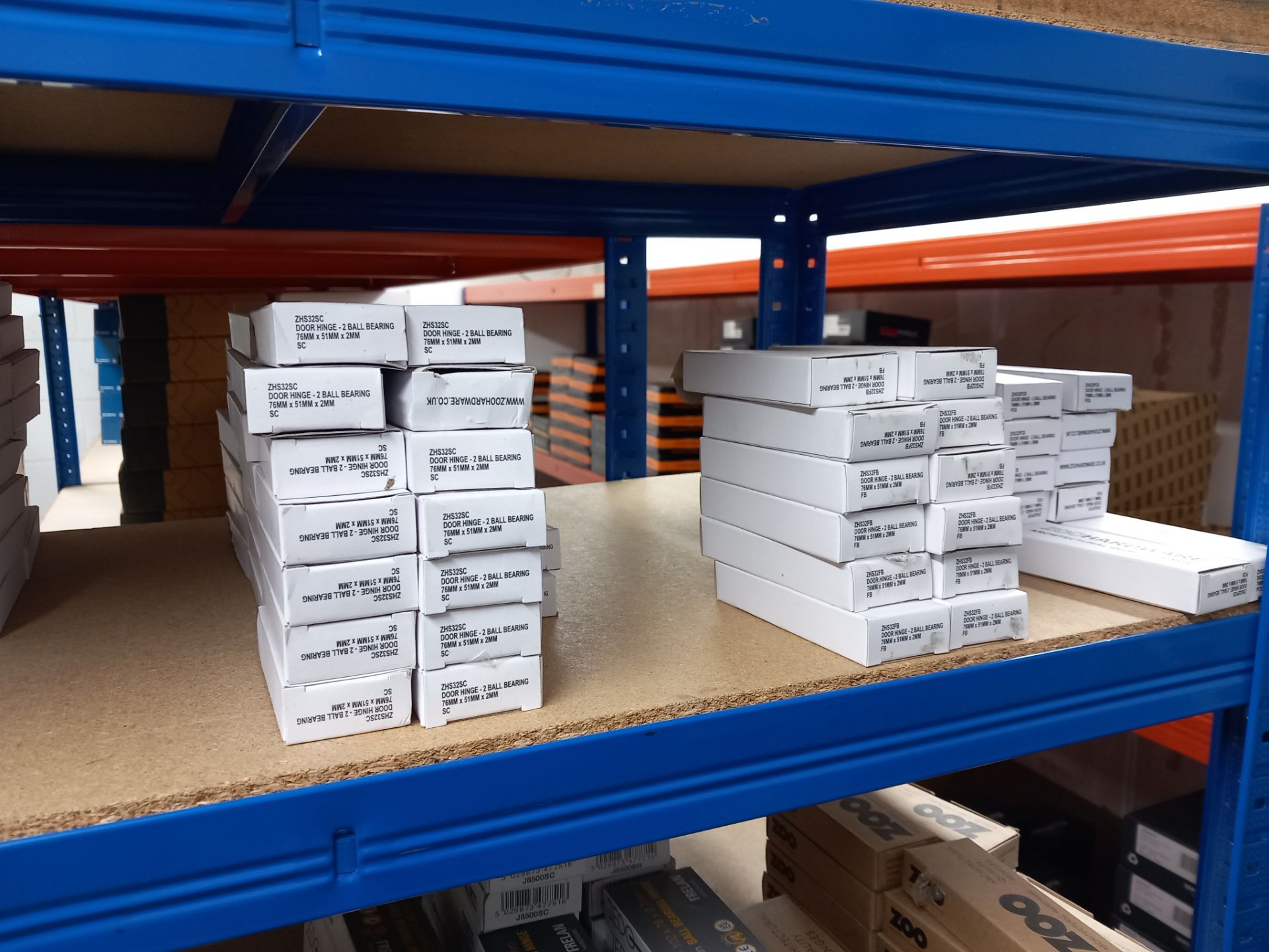 Assortment of hinges to include butt hinges in various sizes and finishes from Zoo hardware, - Image 3 of 10