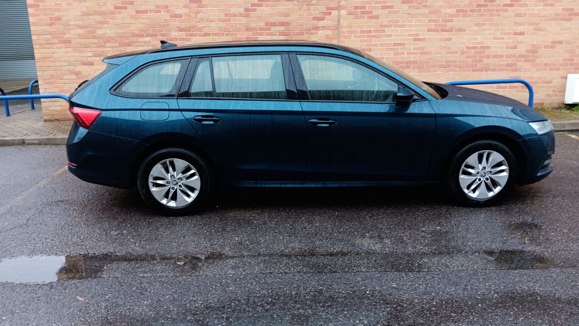Skoda Octavia 2.0TDI SE Technology 5 door Estate, colour blue, Registration Y25 HTW, first - Image 8 of 21