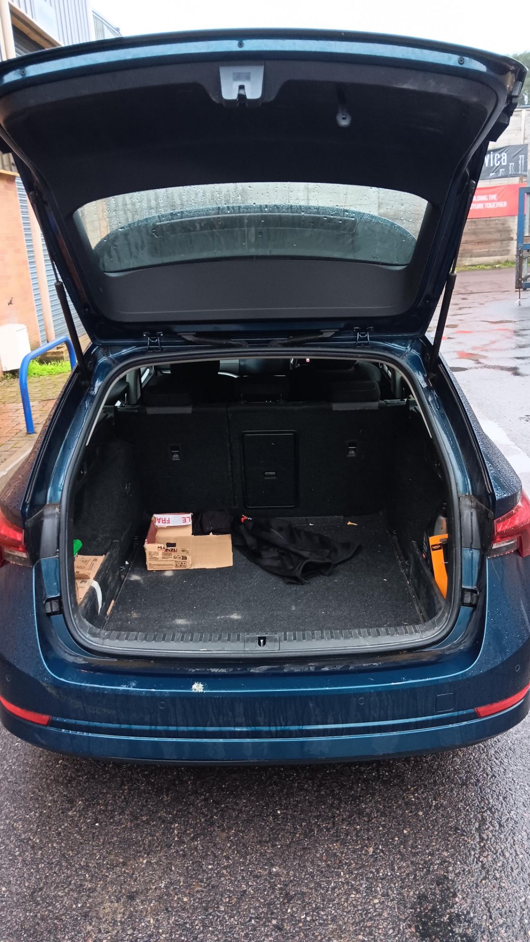 Skoda Octavia 2.0TDI SE Technology 5 door Estate, colour blue, Registration Y25 HTW, first - Image 14 of 21