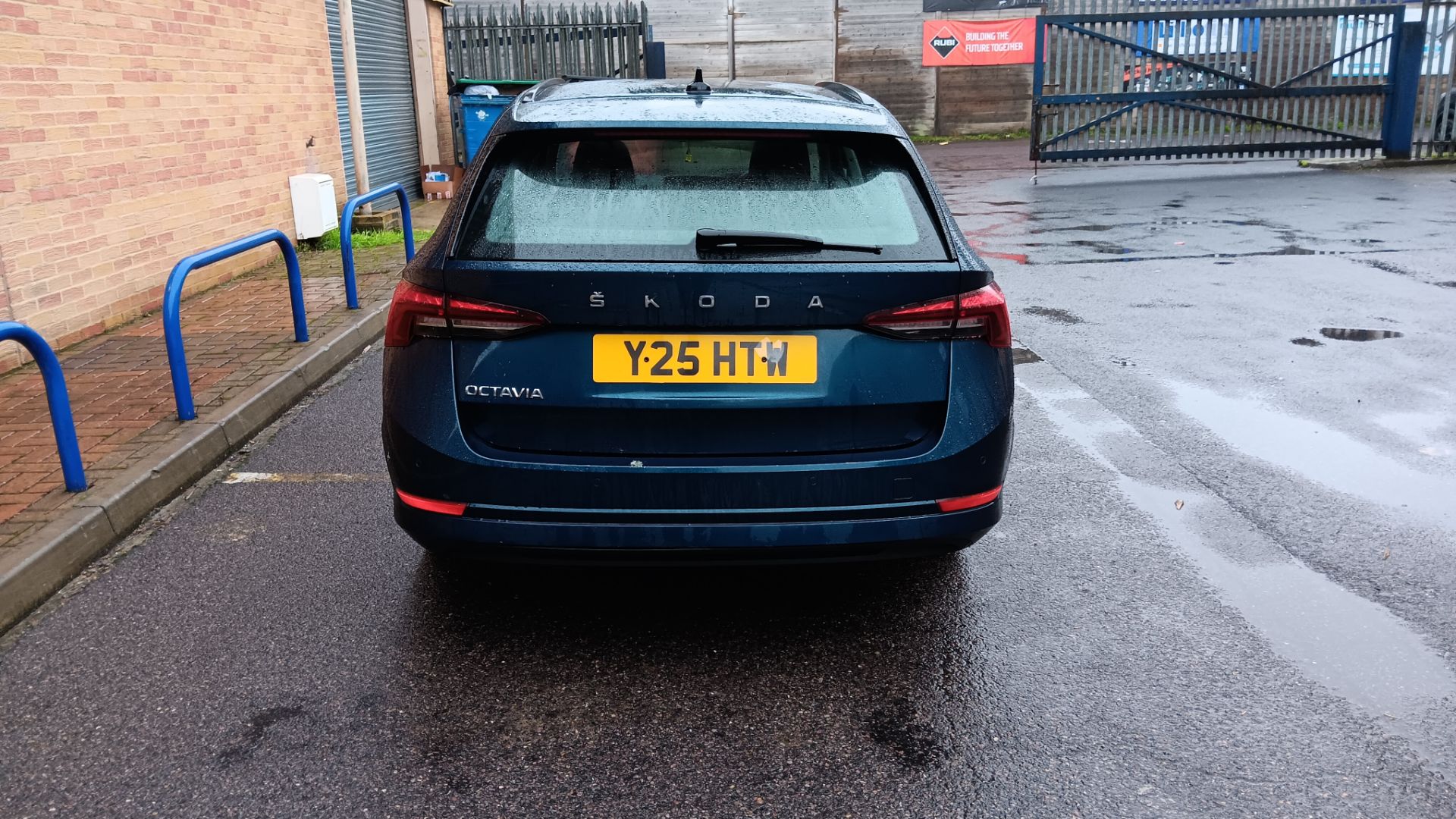 Skoda Octavia 2.0TDI SE Technology 5 door Estate, colour blue, Registration Y25 HTW, first - Image 6 of 21