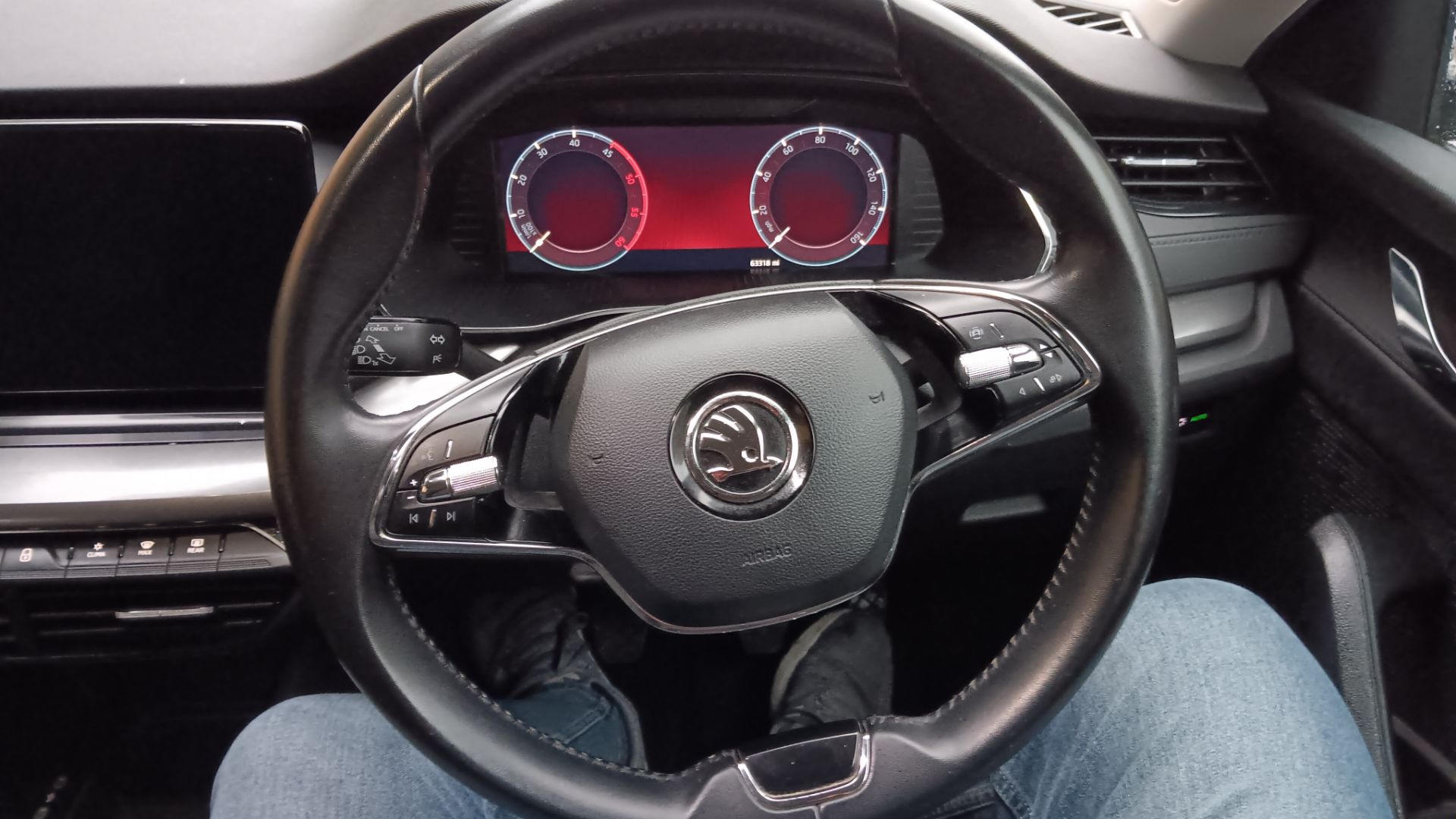 Skoda Octavia 2.0TDI SE Technology 5 door Estate, colour blue, Registration Y25 HTW, first - Image 17 of 21