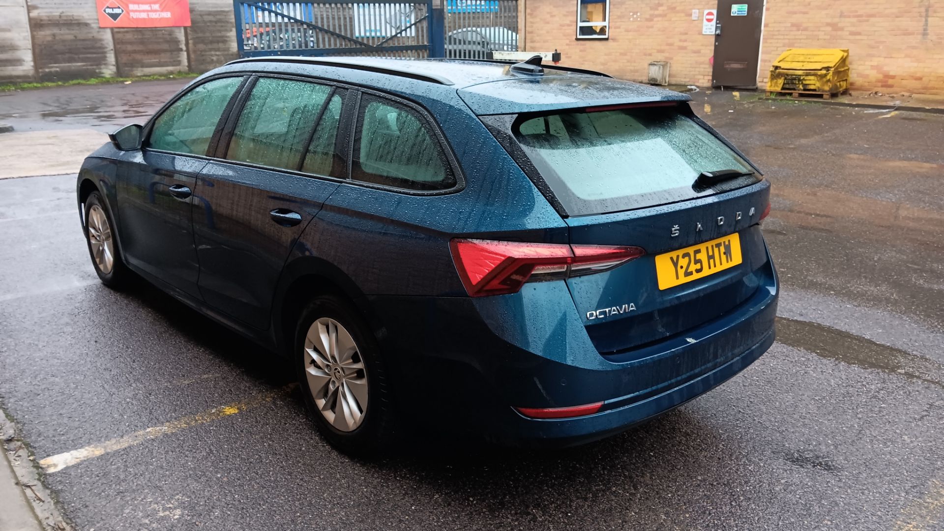 Skoda Octavia 2.0TDI SE Technology 5 door Estate, colour blue, Registration Y25 HTW, first - Image 5 of 21