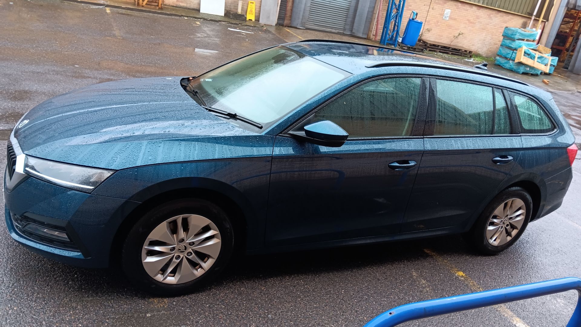 Skoda Octavia 2.0TDI SE Technology 5 door Estate, colour blue, Registration Y25 HTW, first - Image 4 of 21
