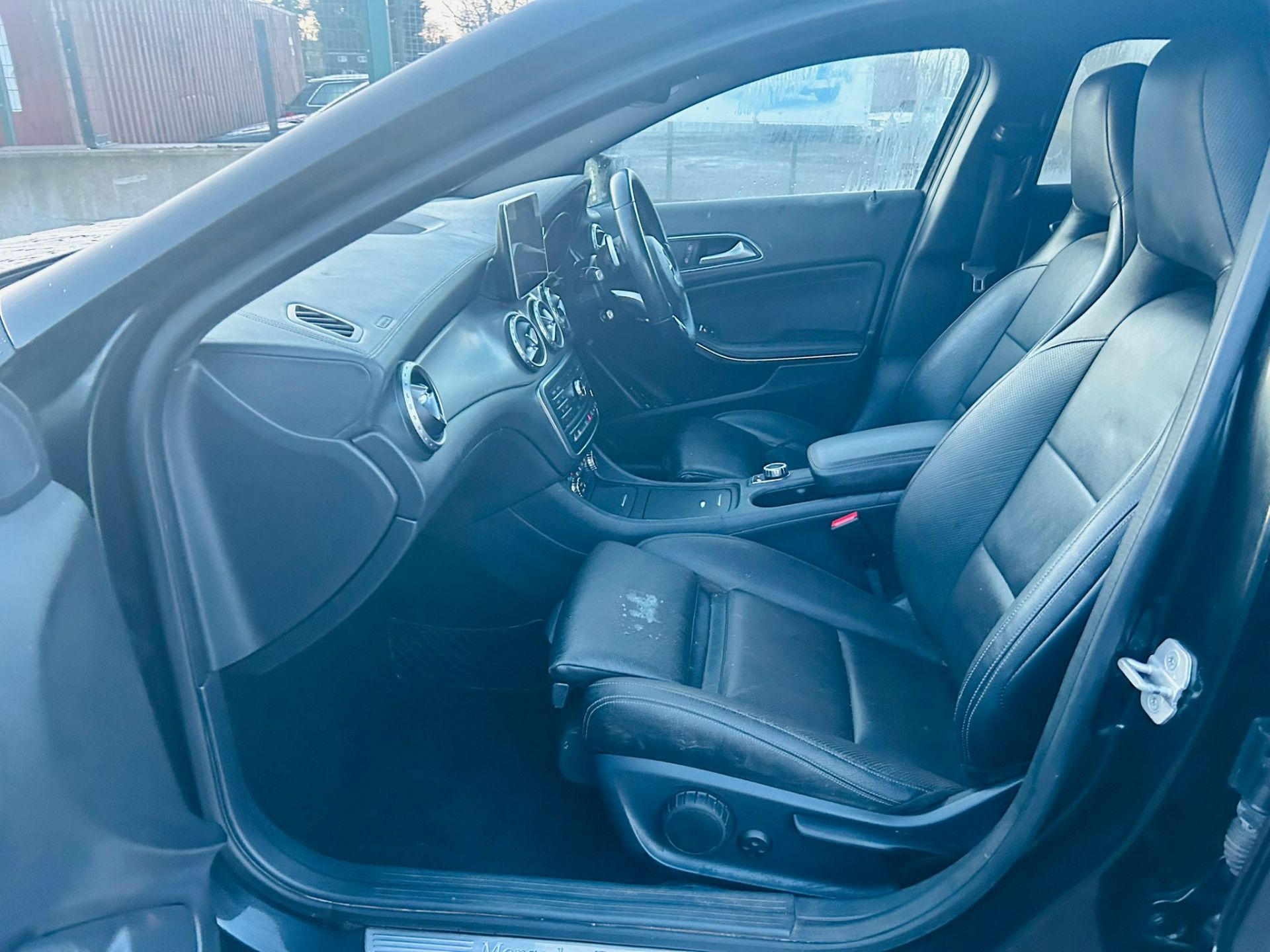 (ON SALE) MERCEDES BENZ GLA 200 D * AMG LINE PREMIUM 4M DCT * (65 REG) * AUTOMATIC * - Image 18 of 25