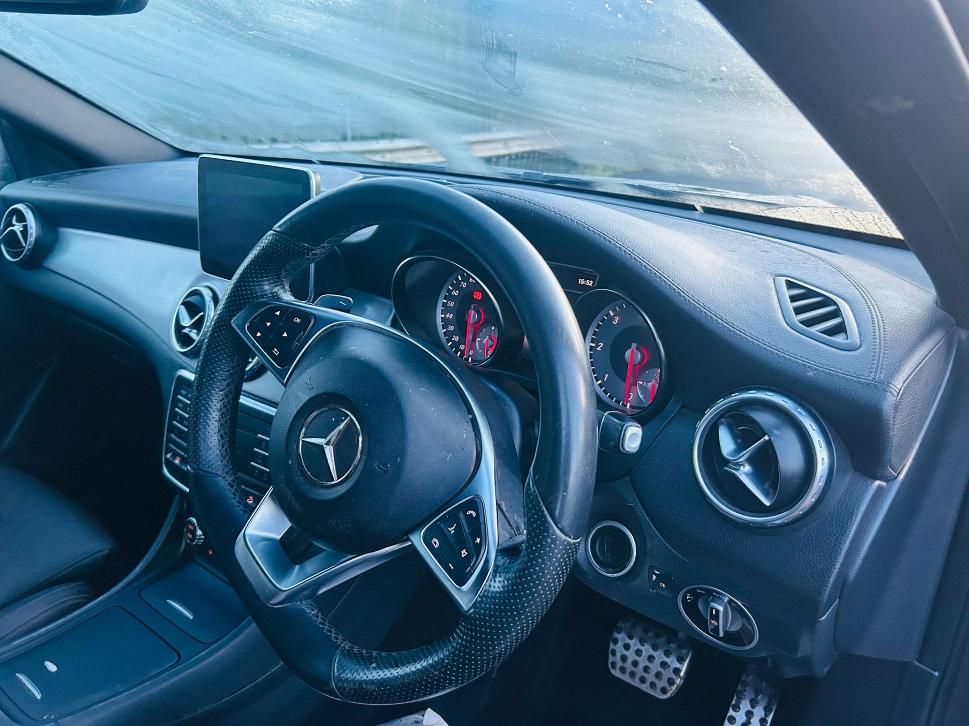 (ON SALE) MERCEDES BENZ GLA 200 D * AMG LINE PREMIUM 4M DCT * (65 REG) * AUTOMATIC * - Image 9 of 25