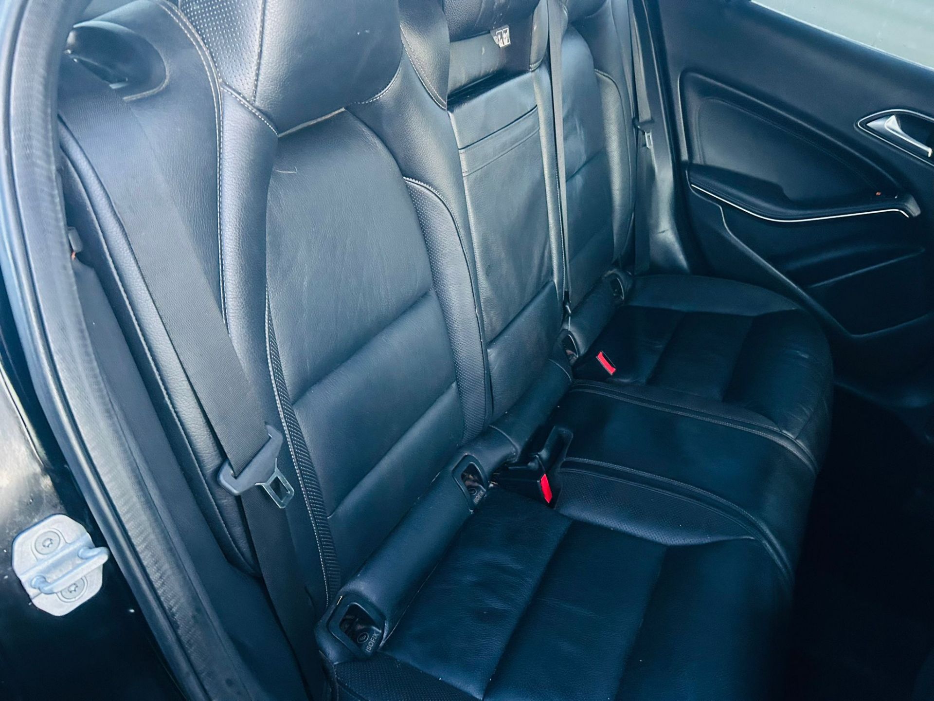 (ON SALE) MERCEDES BENZ GLA 200 D * AMG LINE PREMIUM 4M DCT * (65 REG) * AUTOMATIC * - Image 12 of 25